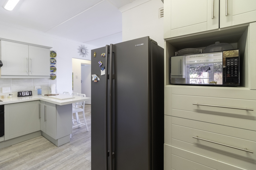 7 Bedroom Property for Sale in West Beach Eastern Cape